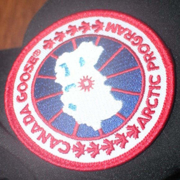 Canada Goose (Ladies Kensington Parka) - Picture 4 of 14